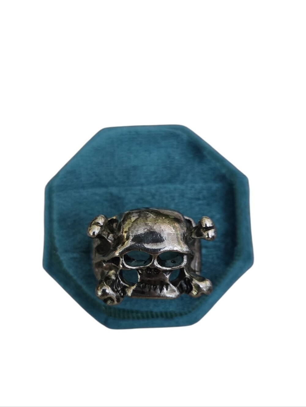 Size 9 Silver Toned Skull & Crossbones Statement Ring